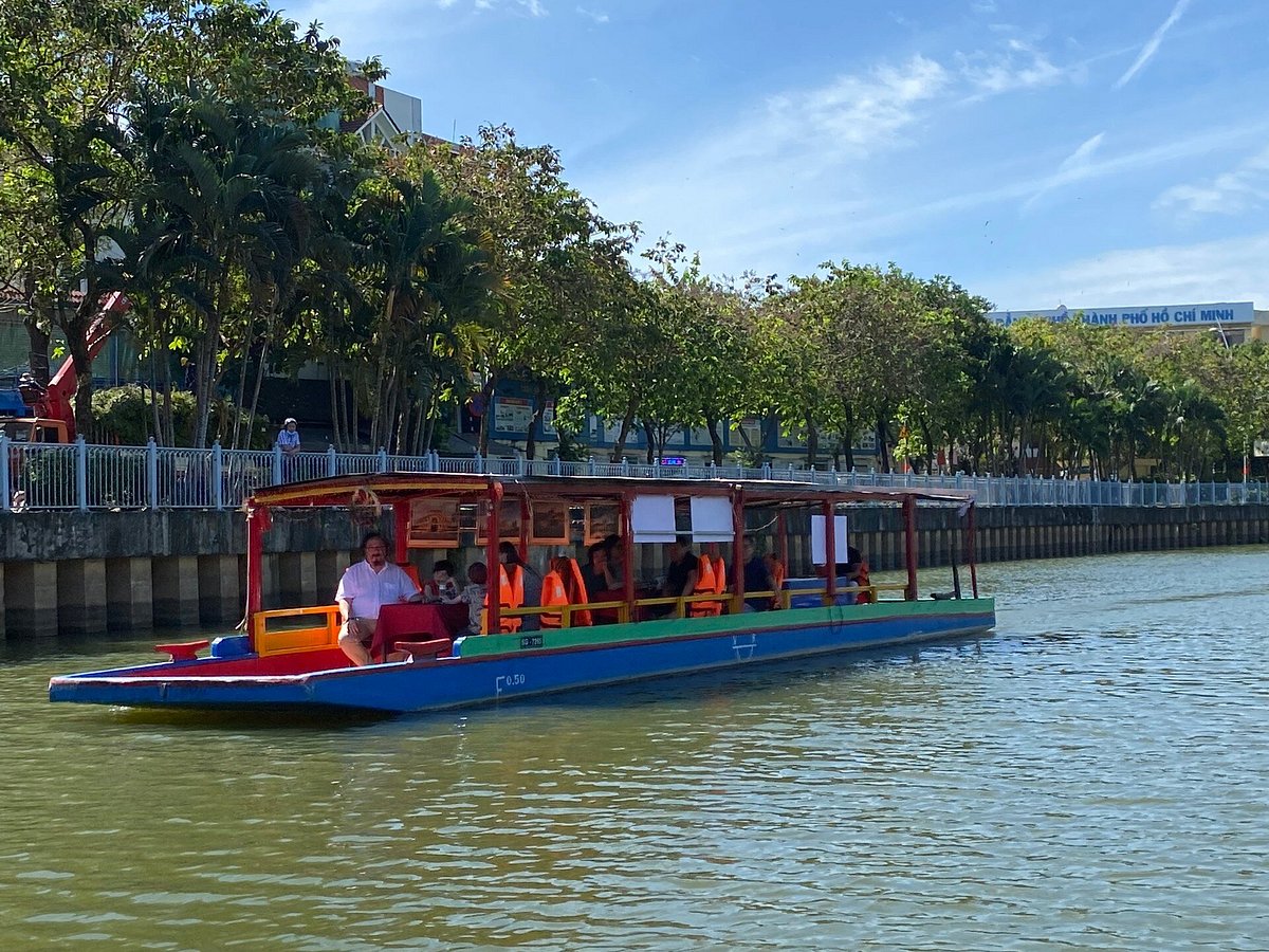 nhieu-loc-boat.jpg